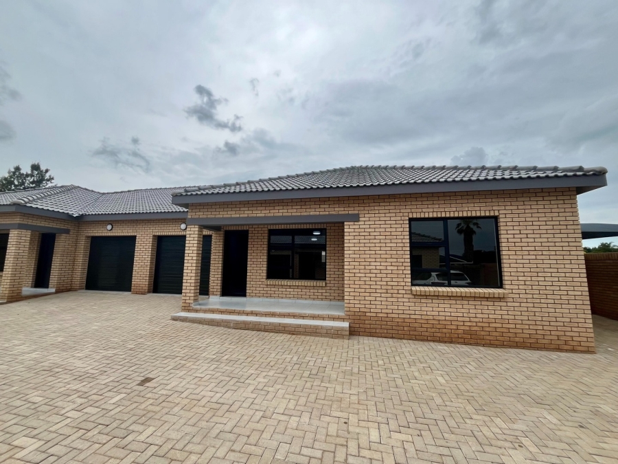 3 Bedroom Property for Sale in Flamwood North West